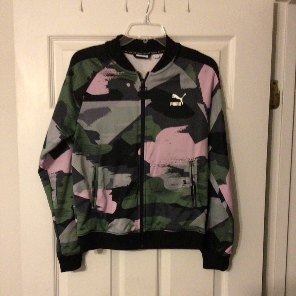 Puma zip up jacket size small